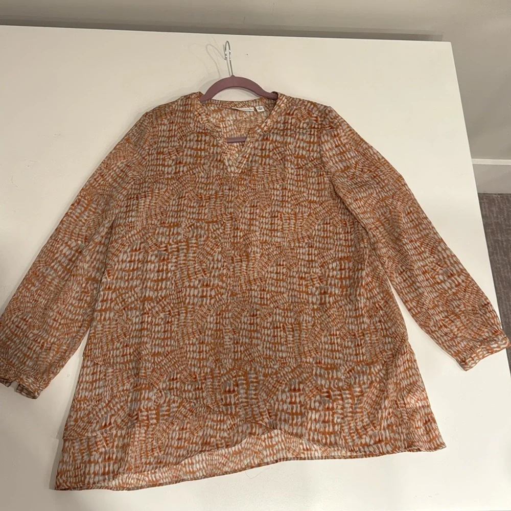 Excellent condition: Susan Graver orange V-neck semi-sheer top, size 10 - Picture 2 of 8